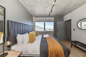 Chic & Sophisticated 1BD Apartment - Sea Point