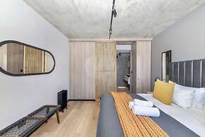 Chic & Sophisticated 1BD Apartment - Sea Point