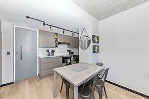 Chic & Sophisticated 1BD Apartment - Sea Point