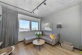 Chic & Sophisticated 1BD Apartment - Sea Point