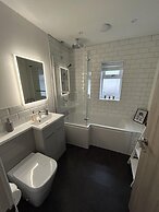 Impeccable 4-bed House in Trearddur Bay