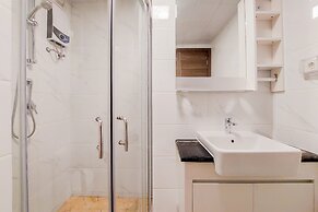 Comfort And Spacious 3Br At Sky House Bsd Apartment