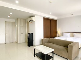 Cozy And Spacious Studio Room Azalea Suites Apartment