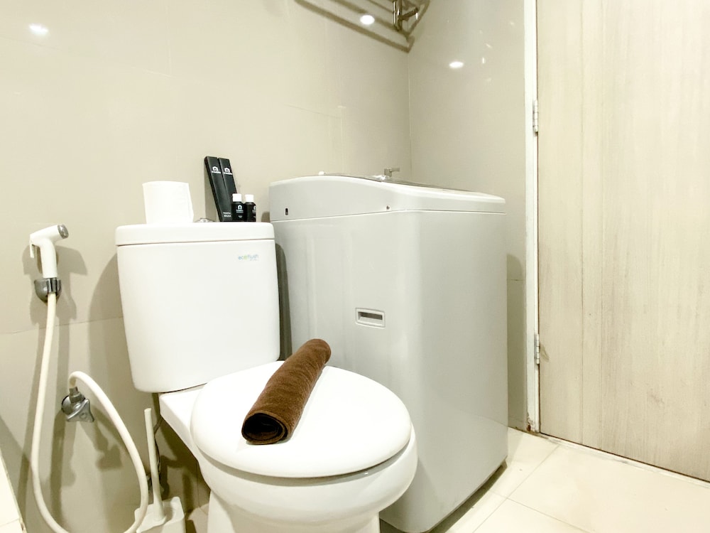 Spacious And Comfy Studio Room Azalea Suites Apartment