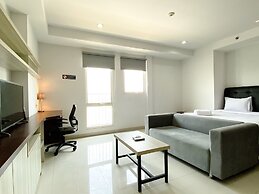 Spacious And Comfy Studio Room Azalea Suites Apartment