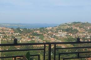 Cozy 2-bed Apartment in Akright City, Bwebajja