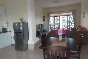 Cozy 2-bed Apartment in Akright City, Bwebajja