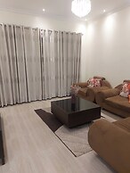 Cozy 2-bed Apartment in Akright City, Bwebajja