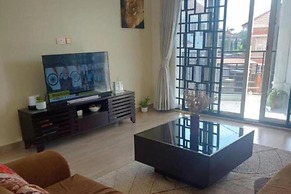 Cozy 2-bed Apartment in Akright City, Bwebajja