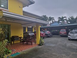 Laurien's Apartelle