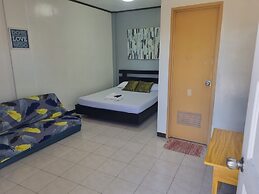 Laurien's Apartelle
