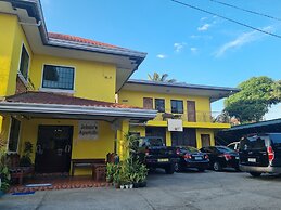 Laurien's Apartelle