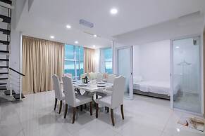 Maritime Suites by The Only Bnb