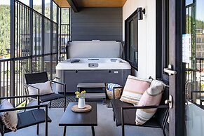 The Selkirk House by Revelstoke Vacations