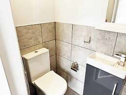 Minet Gardens RM 1