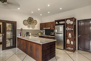 Villa Gading by Alfred in Bali