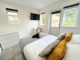 Minet Gardens Central-Suite 3