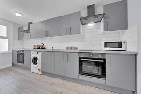 Captivating 1-bed Studio in West Drayton