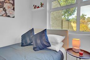 Charming Serviced Studio West Drayton London UB7
