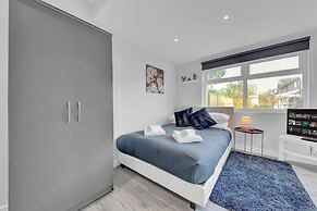Charming Serviced Studio West Drayton London UB7