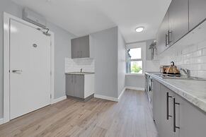 Charming Serviced Studio West Drayton London UB7
