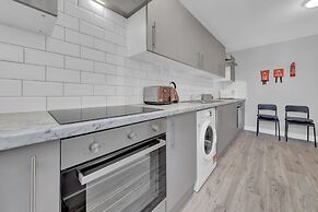 Charming Serviced Studio West Drayton London UB7