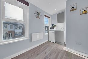 Lovely 1-bed Studio in West Drayton