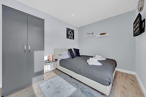Lovely 1-bed Studio in West Drayton
