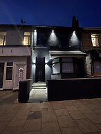 Lovely 2-bed Apartment in Blackpool Secret House