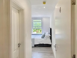 Modern Room in Centrally Located- Room 4
