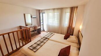 1BR Bright 300mbps Wifi Duplex - Two Floors