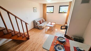 1BR Bright 300mbps Wifi Duplex - Two Floors