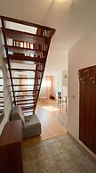1BR Bright 300mbps Wifi Duplex - Two Floors