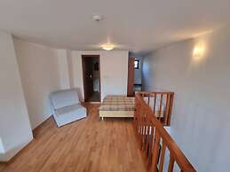 1BR Homey Duplex 300mbps Wifi 2 Floor With Washer