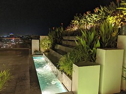 Hotel Nyzote Inn