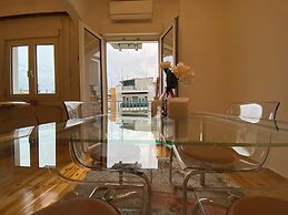 Modern, Centrally Located Apartment