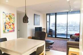 Modern + Spacious 2bd/2bath - Stunning City Views!