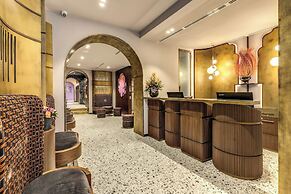 THE STEPS Hotel - by Eitch Collection