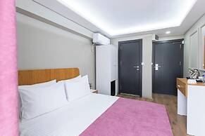 Ria Suites Hotel