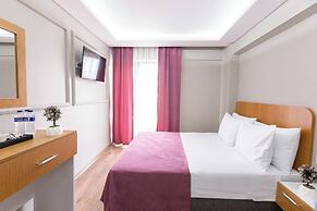 Ria Suites Hotel