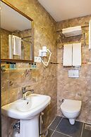 Ria Suites Hotel