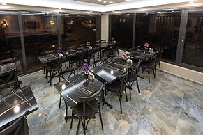 Ria Suites Hotel