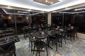 Ria Suites Hotel