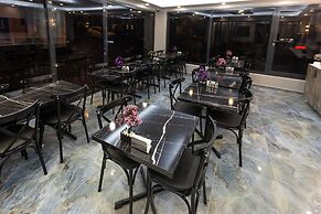 Ria Suites Hotel
