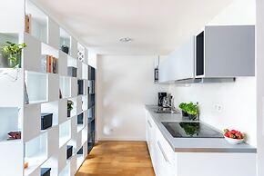 Modern 3 bedrooms apartment with AC