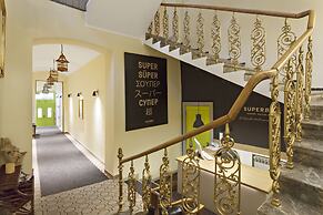 SuperB Luxury Suites