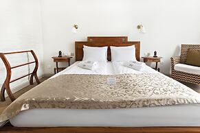 SuperB Luxury Suites