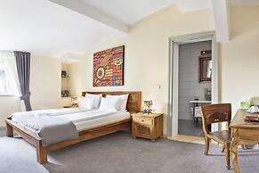 SuperB Luxury Suites