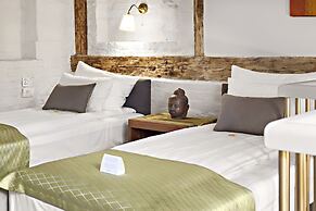 SuperB Luxury Suites