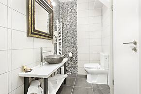 SuperB Luxury Suites